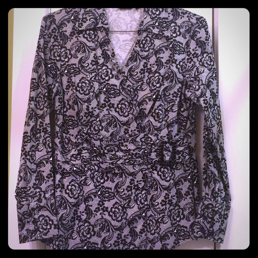Wrap top with brooch Sz S